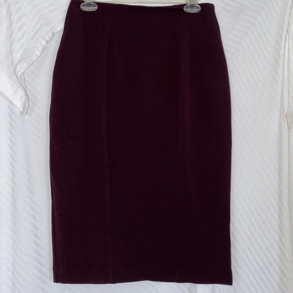 New No Tag NY&CO Burgundy Pencil Skirt Ruffle Back 14.5 inch waist Size 4